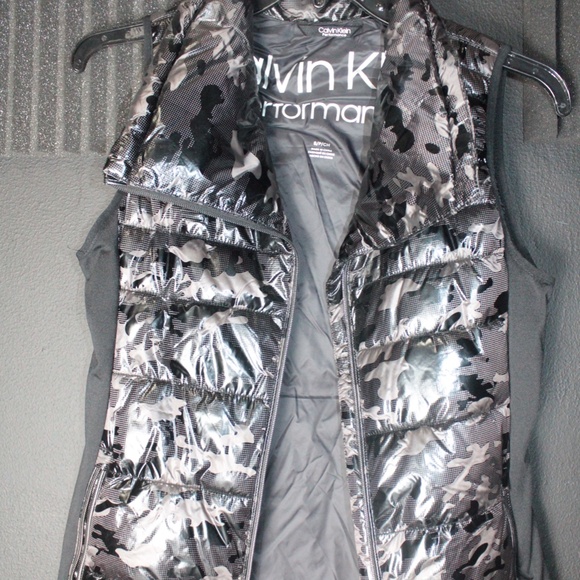 CLAVIN KLEIN VEST - Picture 2 of 9